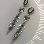 Boho oorbellen met maskerhanger in zilverkleur