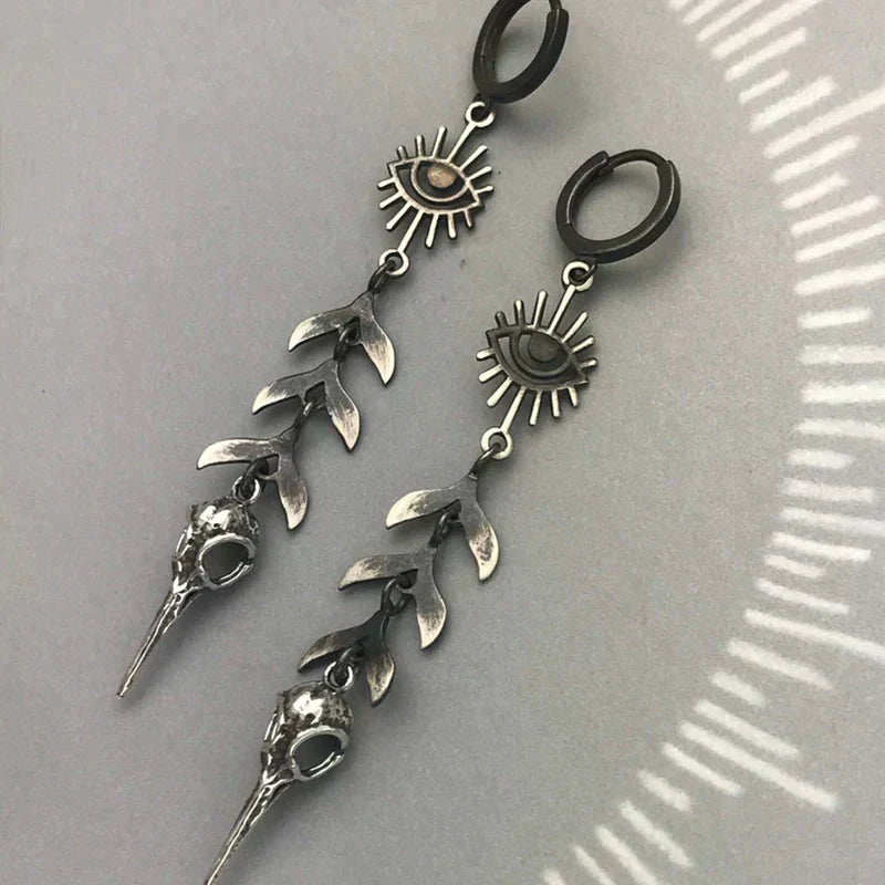 Boho oorbellen met maskerhanger in zilverkleur