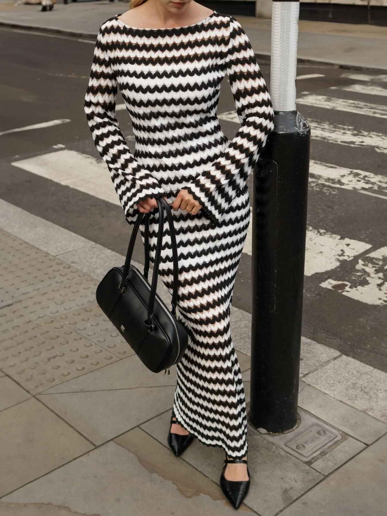 Gebreide gestreepte maxi-jurk met hoge taille en zijsplit