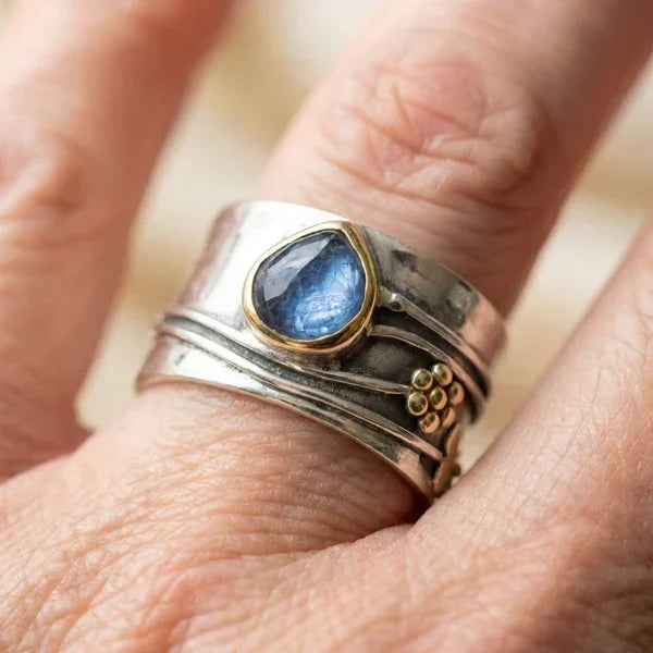 Bohemian ring met saffierlook in vintagestijl