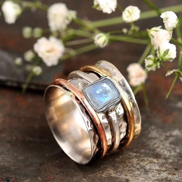 Grove spinnerring met maansteen