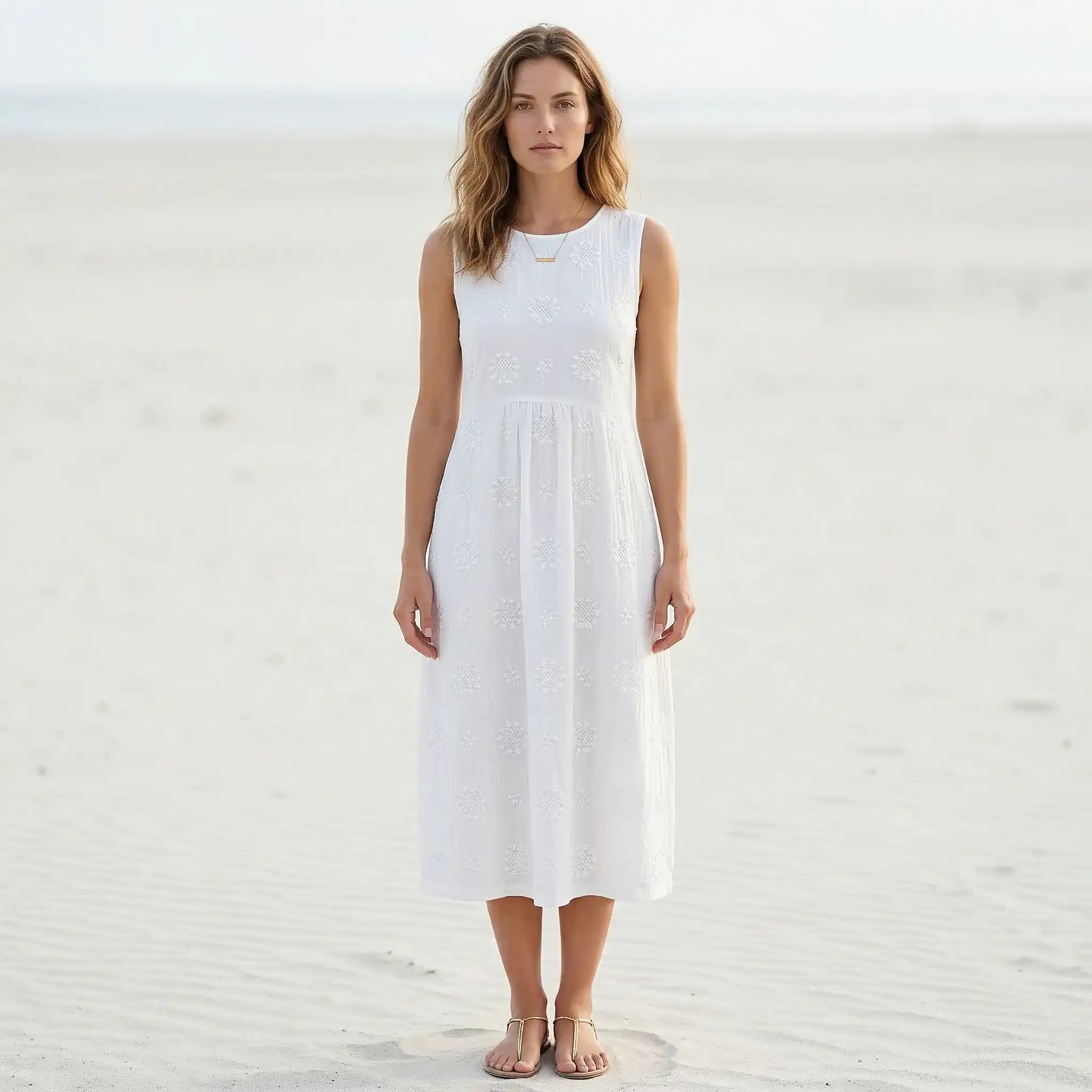 Mouwloze geborduurde maxi-jurk met oversized boho-snit