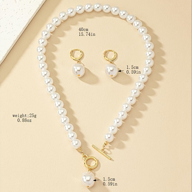 Franse retro set van oorbellen en ketting met barokke imitatieparels