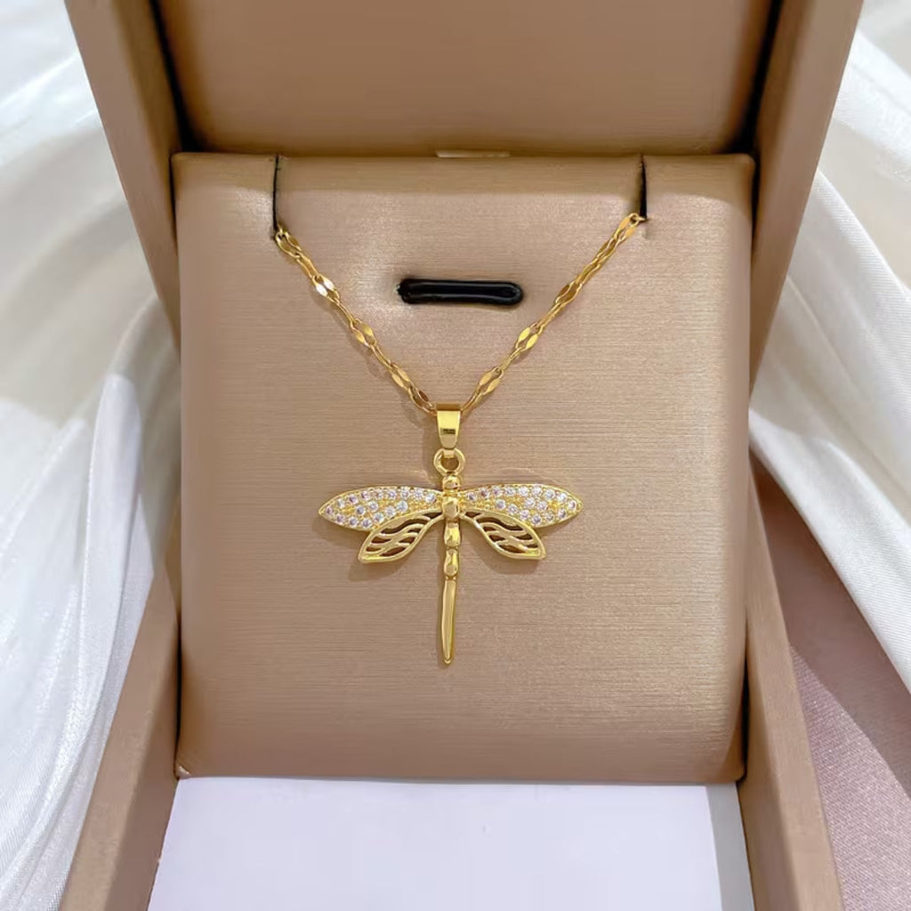 Ketting met kristallen libelhanger in goudkleur