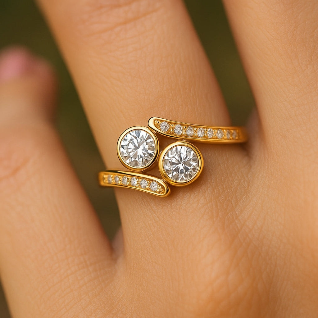Ronde goudkleurige orbitring met kristal