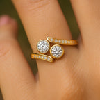 Ronde goudkleurige orbitring met kristal