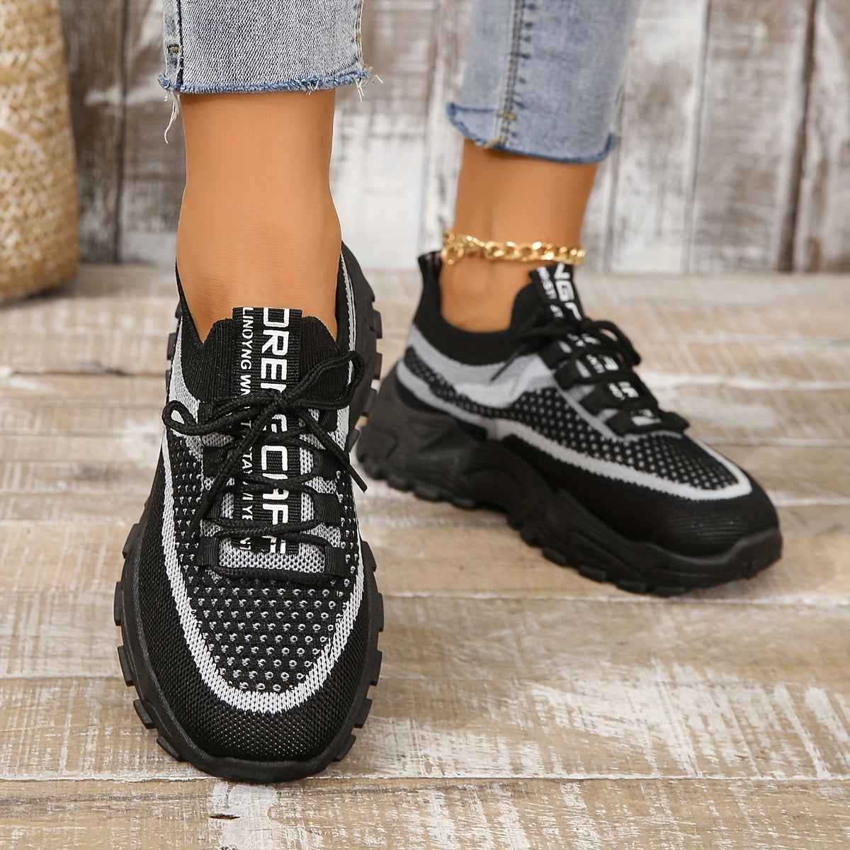 Ademende mesh sneakers met gedempte zool en vetersluiting