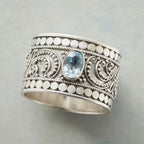 Breiter Vintage-Bandring mit runder ozeanblauer Zirkonia