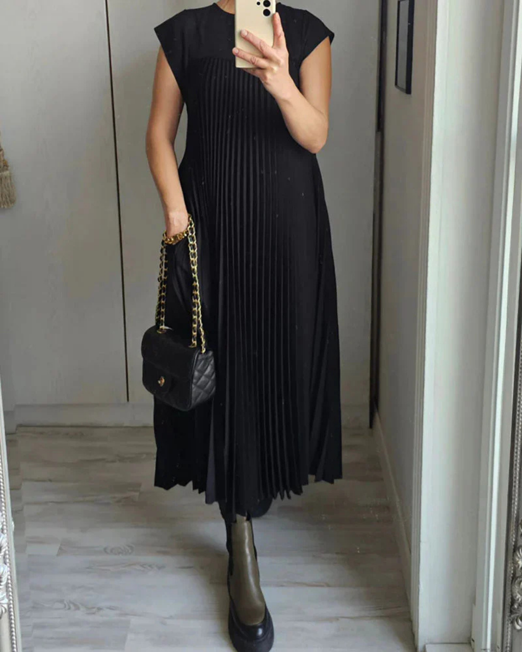 Round Neck Short Sleeve Pleated Maxi Dress