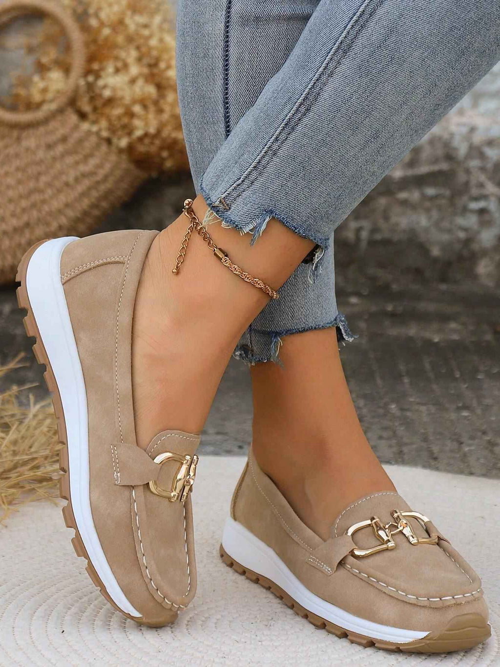 Platte loafers met gespdetail en zachte, gevoerde binnenkant