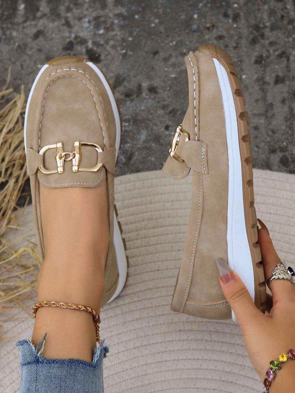 Platte loafers met gespdetail en zachte, gevoerde binnenkant