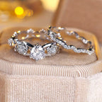 Zilverkleurige ringenset met kristal, solitair en eternitybanden