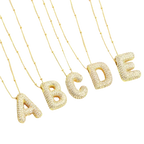 Ketting met bubbelletter-initiaal in twee metaalkleuren