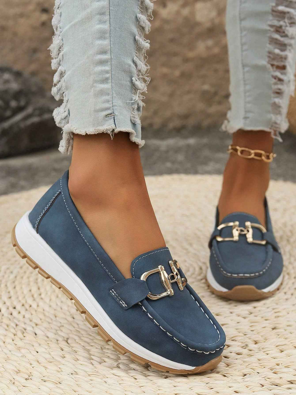 Platte loafers met gespdetail en zachte, gevoerde binnenkant