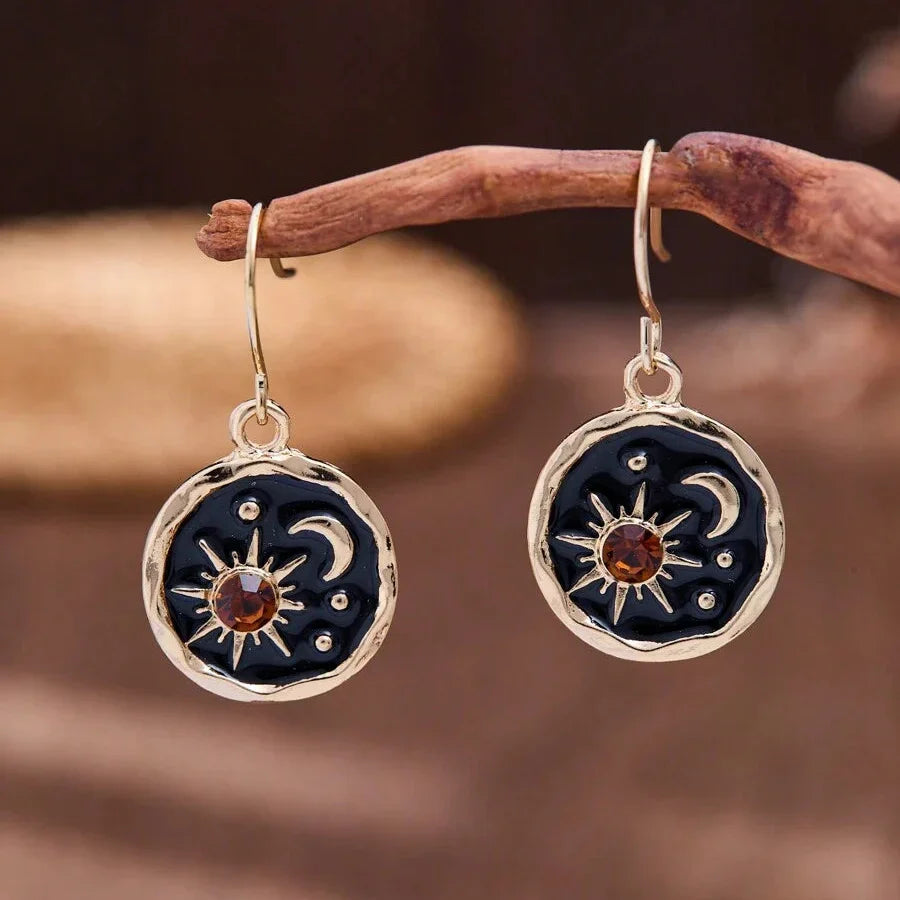 Brincos Vintage Redondos Sol, Lua e Estrela com Strass