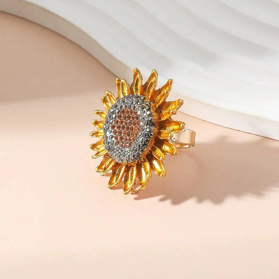 Vintage-Style Cubic Zirconia Sunflower Ring
