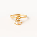 Goudkleurige ring met hangend slotje en parel