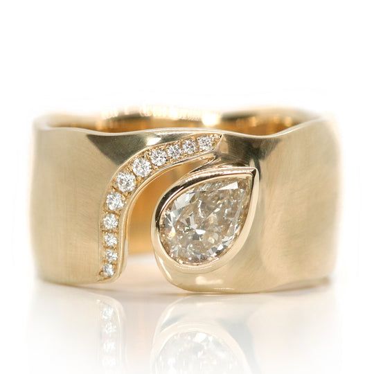 Vintage-Style Inlaid Zirconia Drop Ring