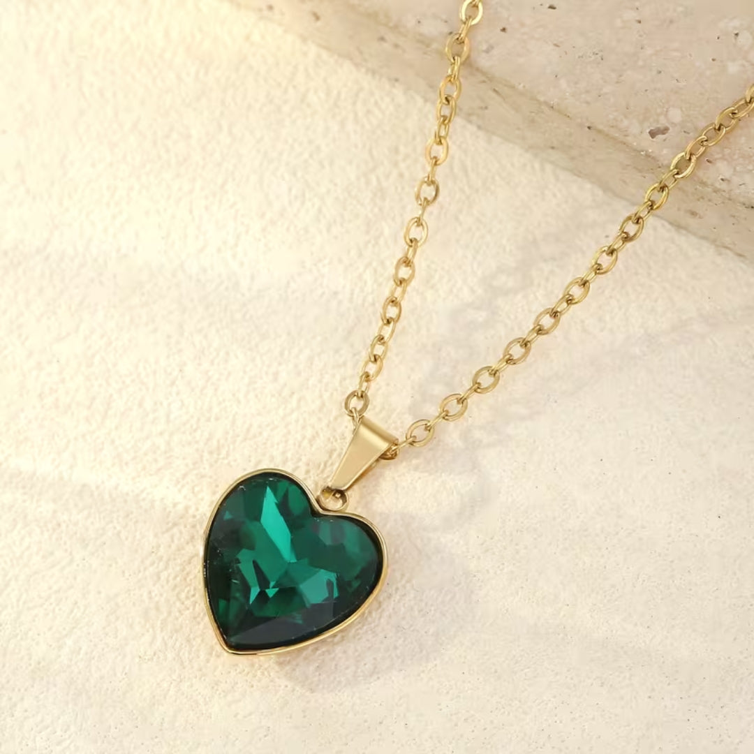 Ketting met harthanger in drie kleuren
