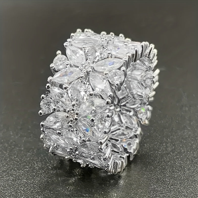 Brede ring met zirkonia bloemencluster in diamantlook