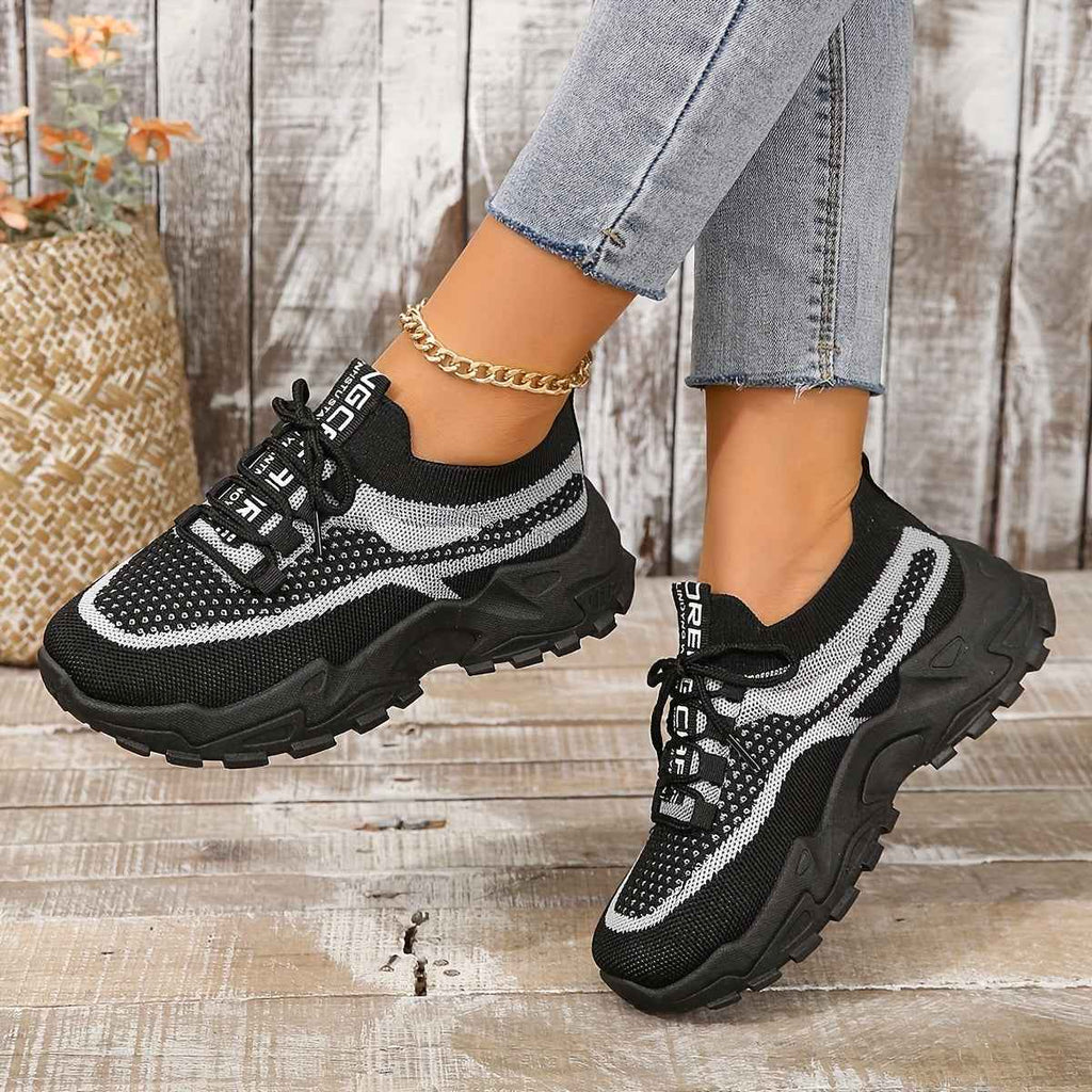 Ademende mesh sneakers met gedempte zool en vetersluiting