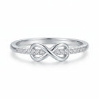 Ring met oneindigheidsknoop in sterling zilver