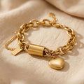 Goudkleurige schakelarmband met hartbedel