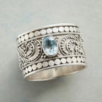 Breiter Vintage-Bandring mit runder ozeanblauer Zirkonia