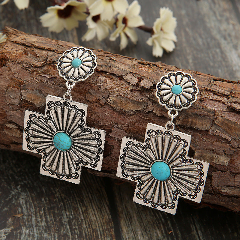 Retro gesneden bloemenoorbellen met turquoise kruis