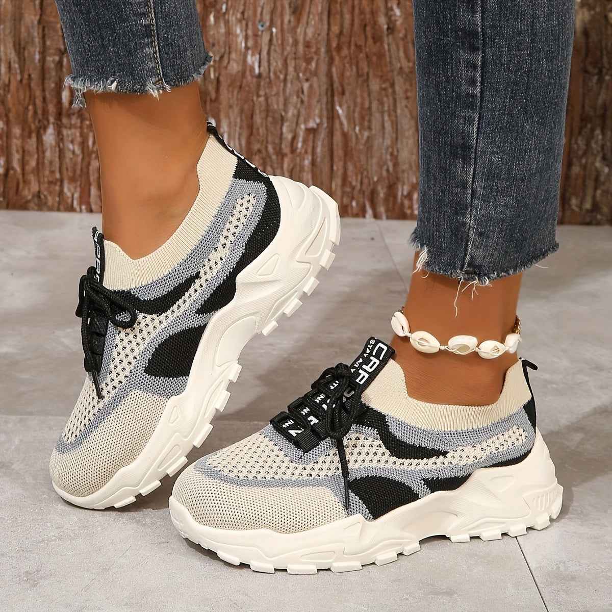 Ademende mesh sneakers met gedempte zool en vetersluiting