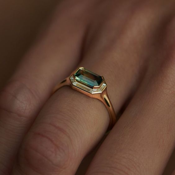 Vintage-Style Green Zirconia Fine Gold-Tone Ring