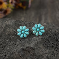 Witgoudkleurige oorknopjes met turquoise bloemblaadjes