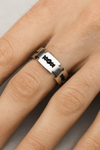 Roestvrijstalen ring met scheermesontwerp