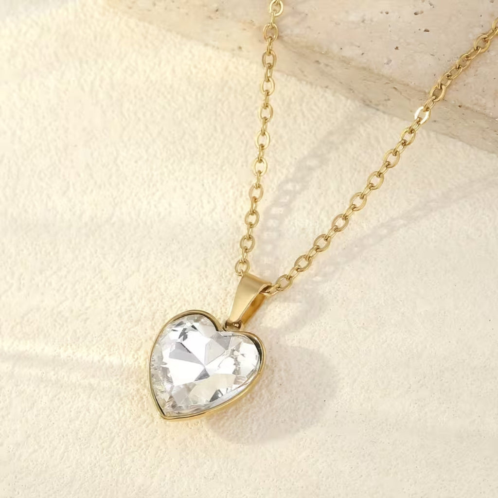 Ketting met harthanger in drie kleuren
