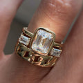 Guldfarvet ringsæt i vintagestil med kædeforbundet zirkonia