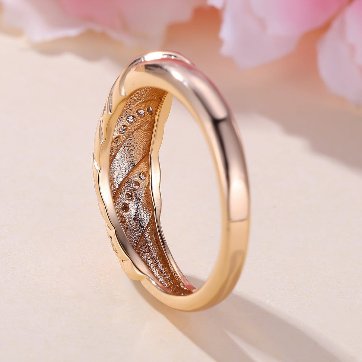 Twisted Zirconia Inlaid Gold-Plated Ring