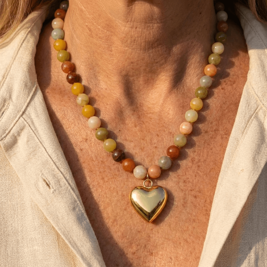 Handgemaakte bohemian ketting met hart van stenen kralen