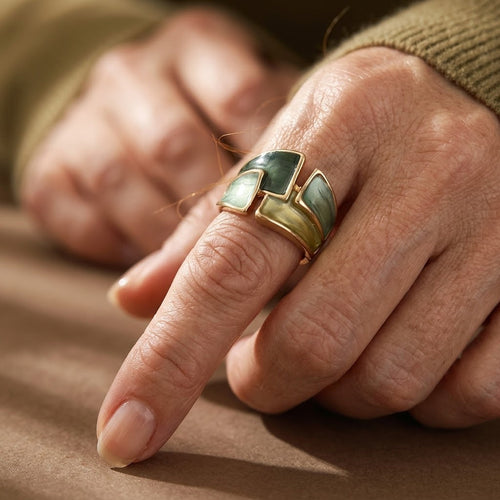 Verstelbare goudkleurige ring met groen email