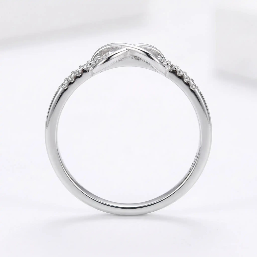 Ring met oneindigheidsknoop in sterling zilver