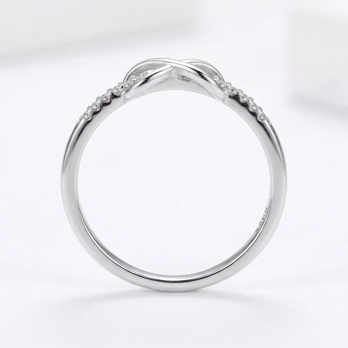Ring met oneindigheidsknoop in sterling zilver