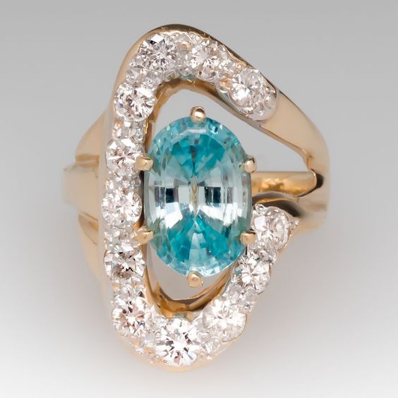 Vintage-Style Gold-Tone Irregular Blue Zirconia Ring