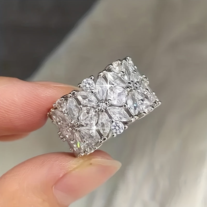 Brede ring met zirkonia bloemencluster in diamantlook