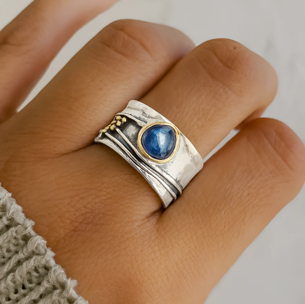 Bohemian ring met saffierlook in vintagestijl