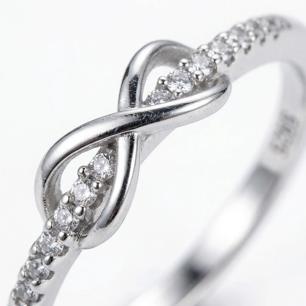 Ring met oneindigheidsknoop in sterling zilver