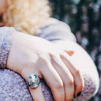 Bos-ring met blauwe maan