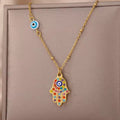 Kleurrijke goudkleurige ketting met figuurtje