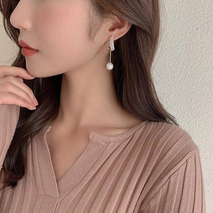 Pearl Drop Bar Earrings in Gold Tone