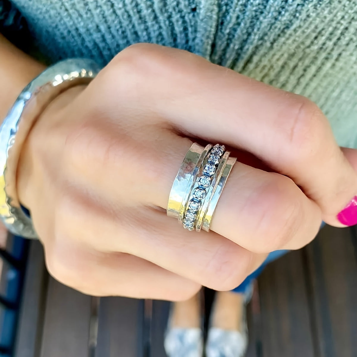 Vintage-Style Hammered Zirconia Spinner Band Ring
