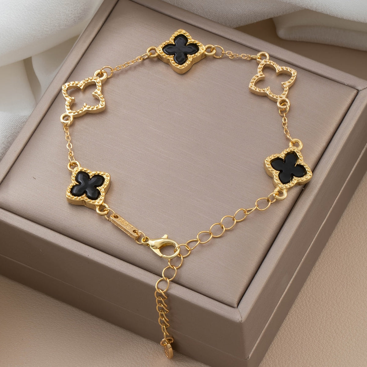Lucky Clover Bracelet in Many Colours