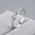 Ring met oneindigheidsknoop in sterling zilver